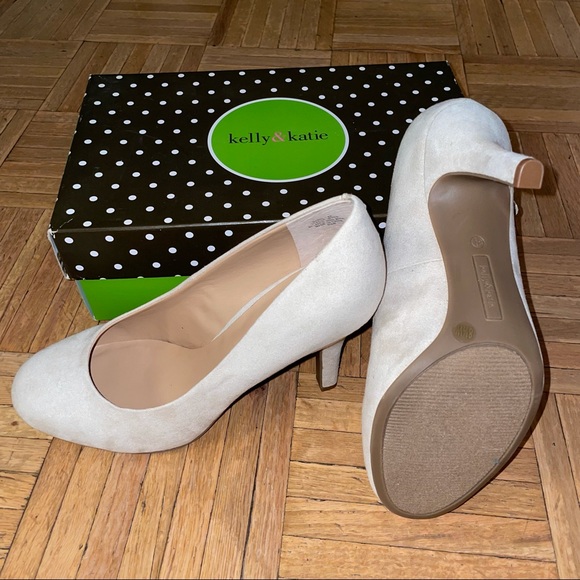 NWB Kelly & Katie Suede Beige/Taupe pumps 8.5W - Picture 3 of 4